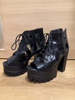 【美品】厚底 レースアップ サンダル ブーツ ブラックのサムネイル