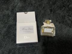 Miss Dior Eau de Parfum 専用ボックス付き 30mlのサムネイル
