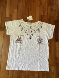 刺繍入りホワイトTシャツのサムネイル