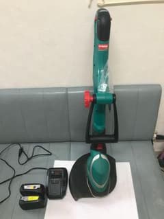BOSCH 　草刈機　バッテリー２個　充電器１個付きのサムネイル