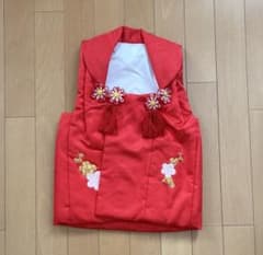 お宮参り ベビー用　お被布　赤い和服 花柄刺繍付きのサムネイル