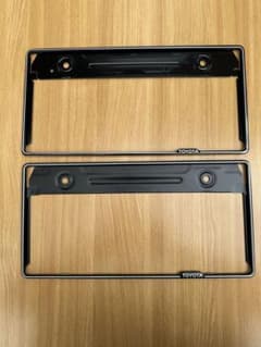 トヨタ　純正　ナンバーフレームのサムネイル