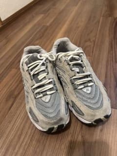 New Balance 725 スニーカー グレーのサムネイル