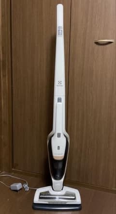 Electrolux スティッククリーナー 本体＆付属品 - メルカリ