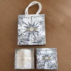 DIOR ディオール　空箱　プレゼント用紙袋のサムネイル