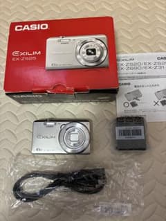 美品 casio ex-zs25 デジタルカメラ 充電コード未開封 - メルカリ