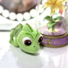 ディズニーストア 塔の上のラプンツェル パスカル ぬいぐるみ キーチェーン