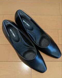 ★お値下げ!★COMME CA ISM　黒パンプス　23.5センチのサムネイル