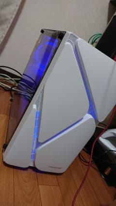 【送料込み】現役ゲーマー実測済み！かっこいい最新のケース使用ライトゲーミングPCのサムネイル