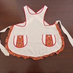 レトロ可愛い♪ ドット柄 花柄エプロン（白×赤） 水玉模様 花柄