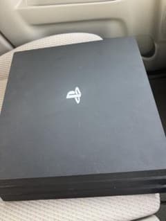 PlayStation 4 pro 本体とコントローラーのサムネイル