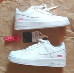 国内正規品Supreme × Nike Air Force1 Lowのサムネイル