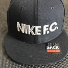 82様専用！！    NIKE FCキャップのサムネイル