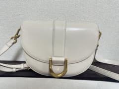 CHARLES&KEITH ショルダーバッグ ホワイト ゴールド金具のサムネイル