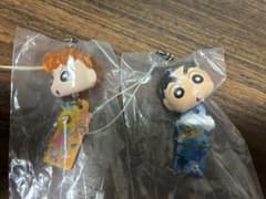 クレヨンしんちゃん ゆらゆらフェイスミニチャーム　2種セットのサムネイル