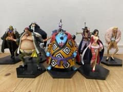 ワンピース七武海フィギュアのサムネイル