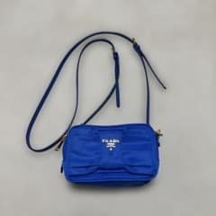 め*い様 PRADA リボン付きショルダーバッグ 青 - メルカリ
