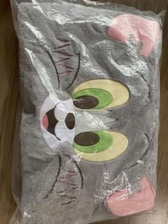 新品未開封）トムとジェリーふわふわ耳付きクッションバースディバージョンのサムネイル