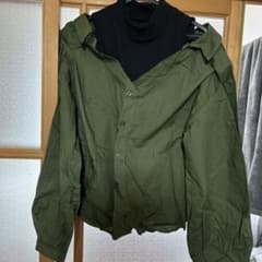 肩出し トップスのサムネイル