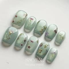 ［現品］エメラルドグリーン×ゴールドマグ(小花ニュアンス) | ネイルチップのサムネイル