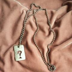 GUESSの素敵なシルバーネックレスのサムネイル