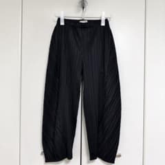 PLEATS PLEASE ISSEY MIYAKE 斜めプリーツ ワイドパンツ - メルカリ