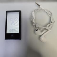 Apple iPod nano (with earphones)