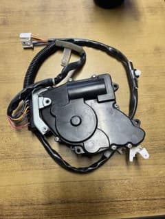 30セルシオ フロントドア アクチュエータのサムネイル