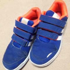 adidasスニーカー ２２cmのサムネイル