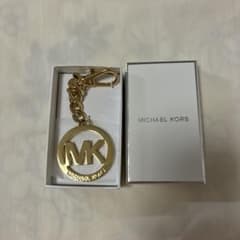 【即日発送可】MICHAEL KORS ゴールド ロゴチャームのサムネイル