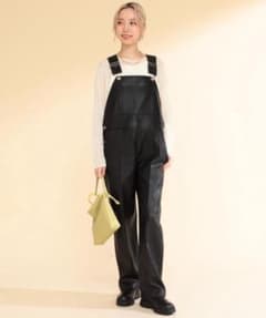 RayBEAMS ブラック　フェイクレザー　サロペット　オーバーオールのサムネイル