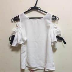 肩出しカットソーのサムネイル