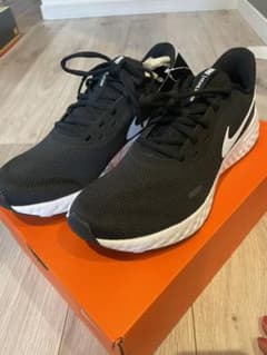 NIKE ナイキ スニーカー　　新品未使用　タグ付き。のサムネイル