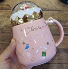 マグカップ　蓋つき　クリスマス　サンタクロースの可愛いマグカップ　ピンクのサムネイル