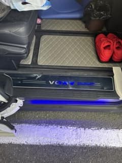 R*3様 80ヴォクシー　LEDスカッフプレートのサムネイル