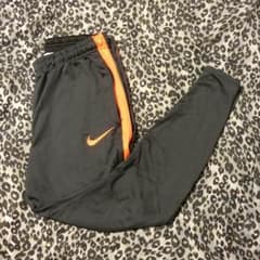 NIKEのサムネイル