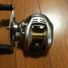 値下げしました！そして送料込みに！DAIWA  AGGREST  ベイトリールのサムネイル