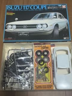 山田模型 1/24 いすゞ 117クーペ 4速モーターライズのサムネイル