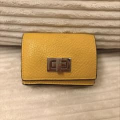 FENDIマイクロピーカブー三つ折り財布 レアカラー - メルカリ