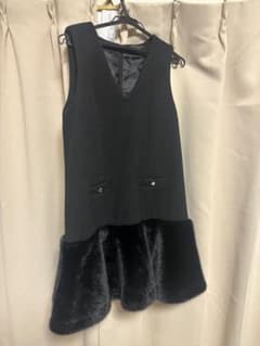 【値下げ‼️】Sswingle ヘムファーVネックワンピースのサムネイル