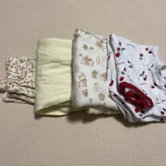 ベビー服セット(下着2着、ロンパース1着、ズボン1着)のサムネイル