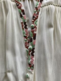 ペ*ン様 刺繍入りホワイト半袖チュニックのサムネイル
