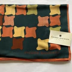 【新品未使用】ピエールバルマン シルクスカーフ 幾何学模様 使い易いサイズですのサムネイル