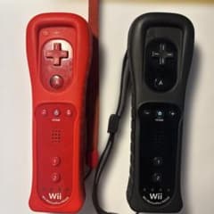 任天堂 Wii リモコンプラス 2本セット ブラック レッドのサムネイル