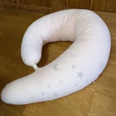 サンデシカ 妊婦さんのための抱き枕 三日月型のサムネイル