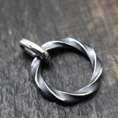 SILVER925 Twist Eclipse Pendantツイスト チャーム SILVER925 Twist Eclipse Pendantツイスト チャーム - メルカリ