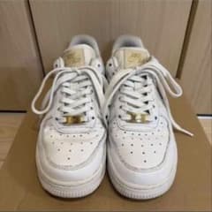 NIKE AIR FORCE 1 ホワイト ベージュ ゴールドのサムネイル