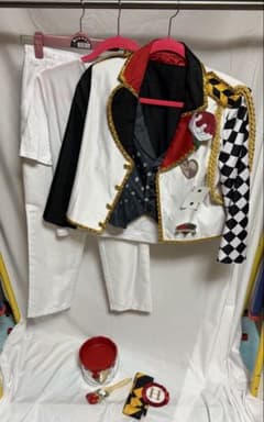 ツイステ ハーツラビュル　寮服　コスプレ衣装　小道具ペンキ付き ツイステ ハーツラビュル 寮服 コスプレ衣装 小道具ペンキ付き - メルカリ