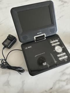 【ほぼ未使用】Qriom ポータブルDVDプレーヤーのサムネイル