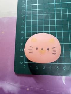 ピンクグラデーションのねこちゃんの肉まん風わらび餅感触スクイーズのサムネイル